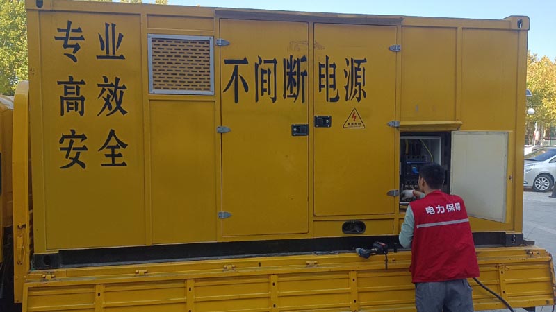 五营柴油发电机组和UPS电源配合使用时，如何避免切换过程中的电力中断？